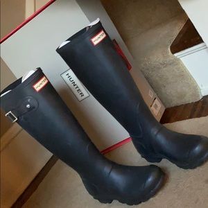 Black matte hunter boots